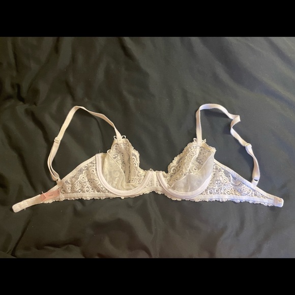 White Victoria’s Secret Bra - Picture 1 of 5